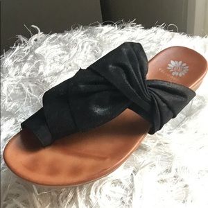 Yellow Box Women’s Black Structured Ruffle Toe-Loop Slip On Sandals